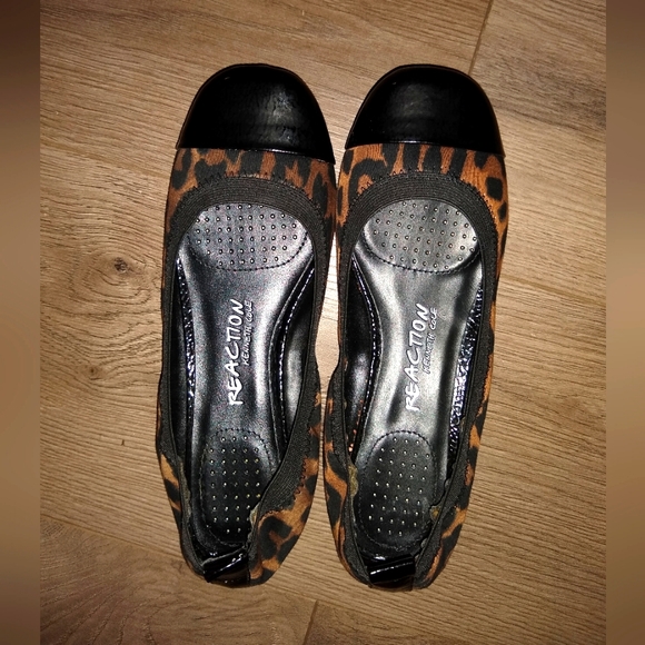Kenneth Cole Blink Wink Flats - Picture 1 of 9